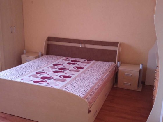 Можна на 1-2 місяці. Здам в гарному стані 2х кімн кв, центр Чернигов