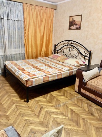 Сдаю на 1-2 месяца!!! 3-х комнатная квартира в центре - фото 1