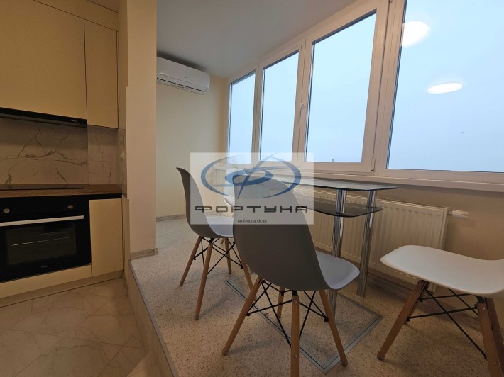 Сучасна квартира у новому будинку. Центр - фото 1