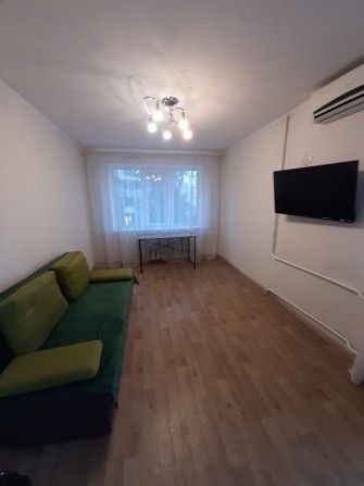 Здам простору 1кім квартиру на Перемоги 102А - фото 1