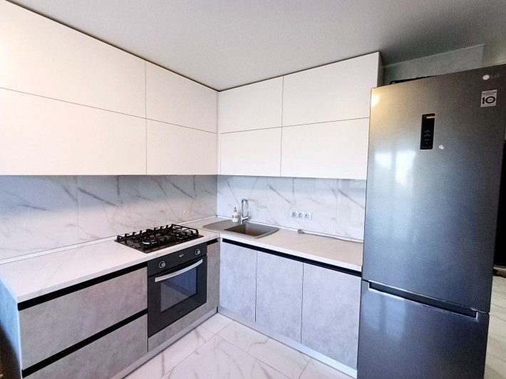 Оренда 2 кімн квартири по вул Козацька. Бойова. Автономка. Меблі. - фото 1