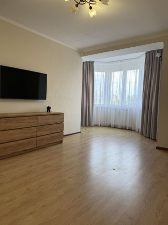 Сдам 1-но комнатную кв. Ремонт, техника, инд счетчик тепла. р-н Горсад - фото 1