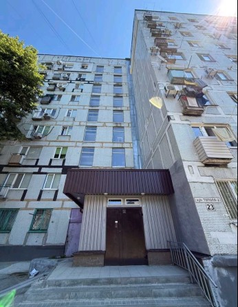 Сдам 1 комнатную квартиру на ж/м Тополь 2 возле Сельпо. - фото 1