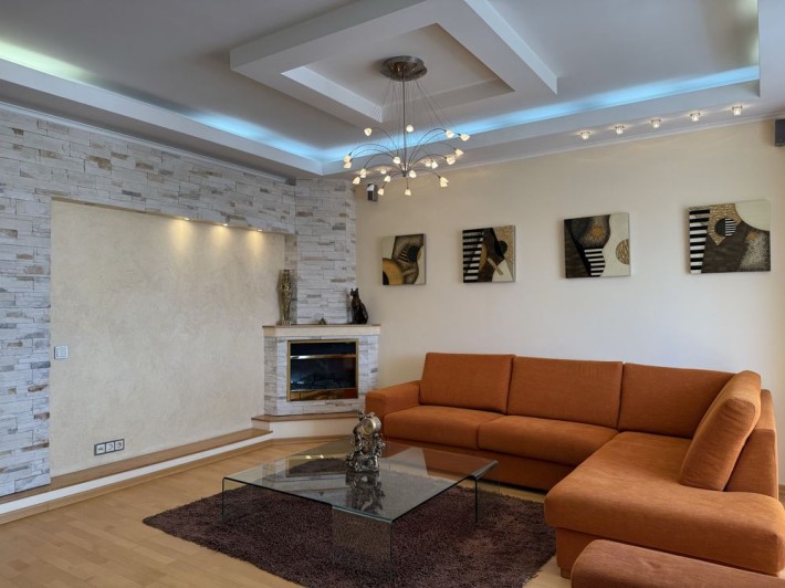 Чудова Поділ, метро Контрактова площа, метро Тараса Шевченка - фото 1