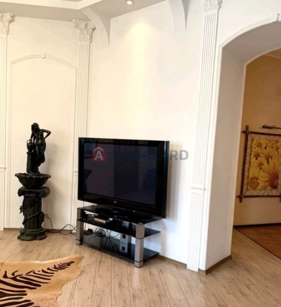 Здається шикарна 5-кімнатна квартира в центрі - фото 1