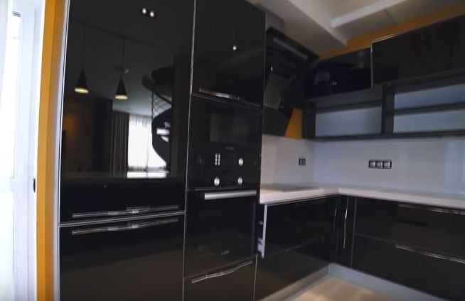 Сдам 3-х кв в центре с АО. -можно для 3 - 5  мужчин и можно на 1 мес+ - фото 1