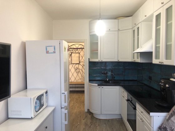 Гарна квартира в сучасному будинку. Метро Мінська.