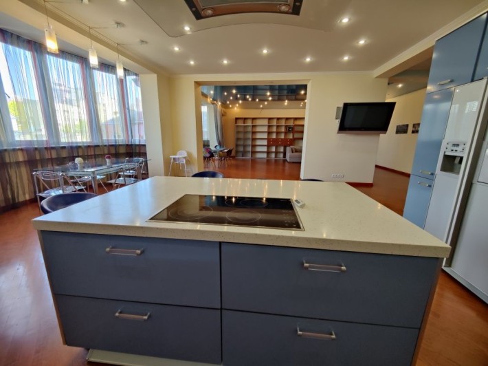 Антоновича 140. Дорогий ремонт. Простора квартира в центрі. - фото 1