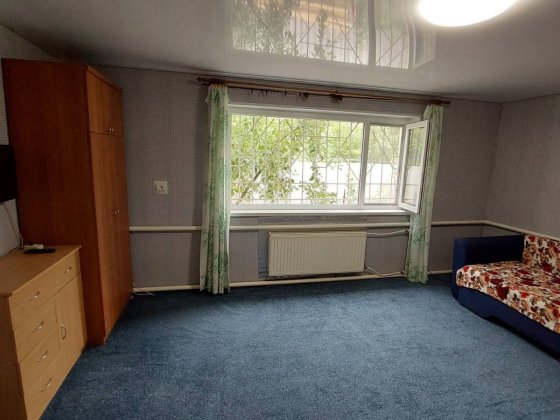 Сдам однокомнатный домик проспект Свободы.С ком.услуг только эл-во. Дніпро