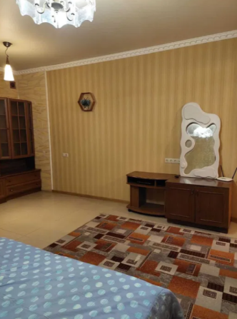 1к спуск Маринеско/Ольгиевская. Под квартирой большой гараж. - фото 1