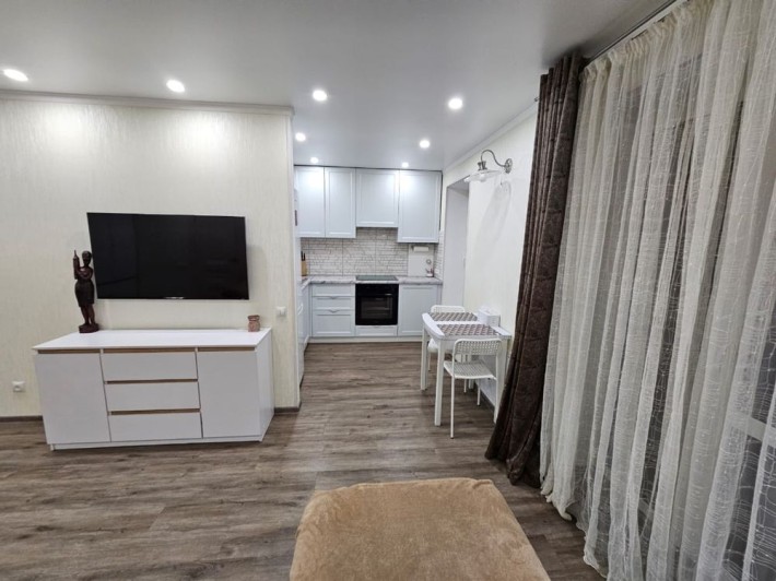 Илеальная двух комнатная на проспектре студенческом в самом центре - фото 1