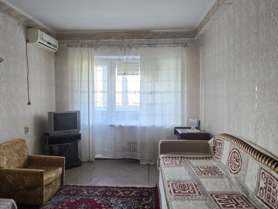 Сдается 1-комнатная квартира не далеко от проспекта Запорожье