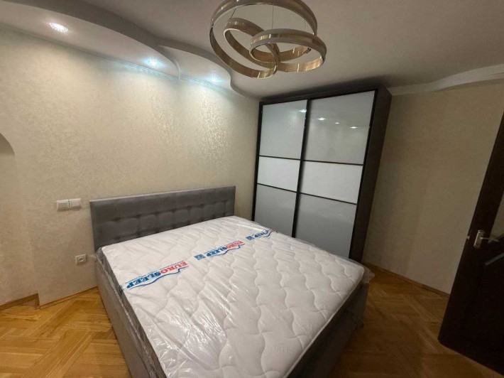 Оренда просторої двокімнатної квартири з новим ремонтом - фото 1