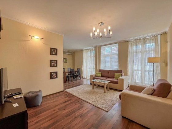 Оренда  світлої квартири Богомольця 7/14, 108м, без відключень світла