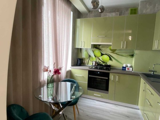 Оренда 2к.кв. з ремонтом, центр /біля ТЦ "Україна"/. Запорожье