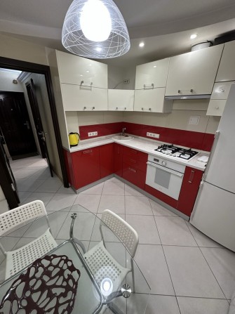 Сдам 1к Победа-4, Пр Героев-19 Реальная и свободная! Газ, 1этаж! - фото 1