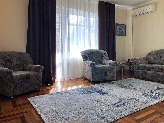 Здам затишну, велику однокімнатну квартиру-студію 40 м². Власник. Запорожье