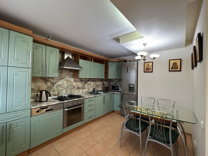 Оренда 3-х кімнатної квартири в самому центрі міста - фото 1