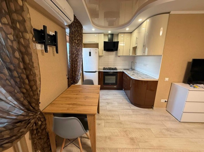 +Сдам 1 ком.квартиру ул.Одесская,ремонт,мебель,техника 10000+ком.усл. - фото 1