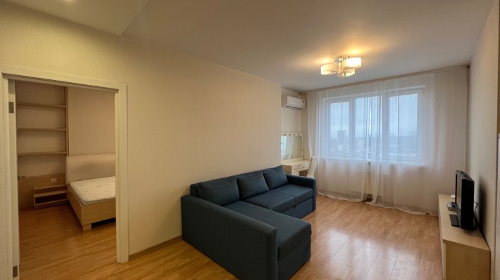 Двокімнатна роздільна. Феодосійська 3В. метро Деміївська 5 хв - фото 1