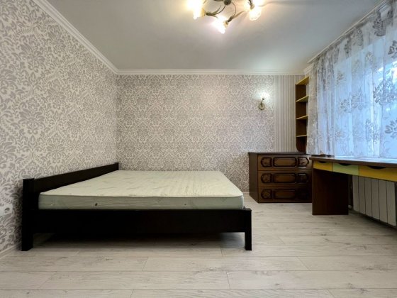 Науки 16, 2 пов, м. Деміївська 10хв пішки, 2 кімнатна