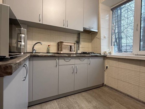 Оренда трьохкімнатної і центрі.Можливо на місяць Житомир