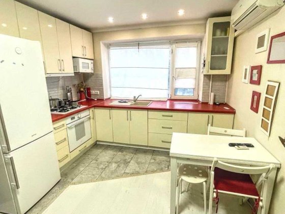 Оренда довгострокова 2-кімнатної. Воскресенка.