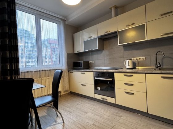 Сдам 1 комн квартиру на Ю.Здановской 50/2