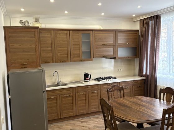 Довгострокова оренда чудової квартири по вул. Пекарській у Львові. Львов