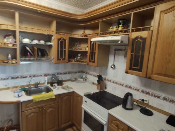 Власник.
Здам довгостроково  без комісії  3-кімнатну квартиру.