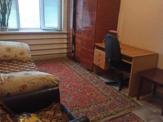 Сдаю однокомнатную *гостинку* в Октябрьском. Миколаїв