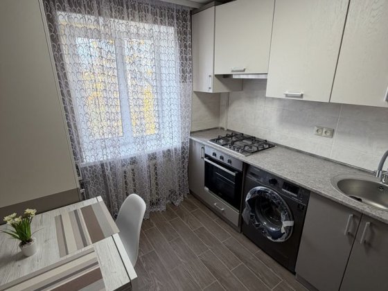 Довгострокова оренда 1 к.к. з НОВИМ євремонтом  на Театральній Николаев