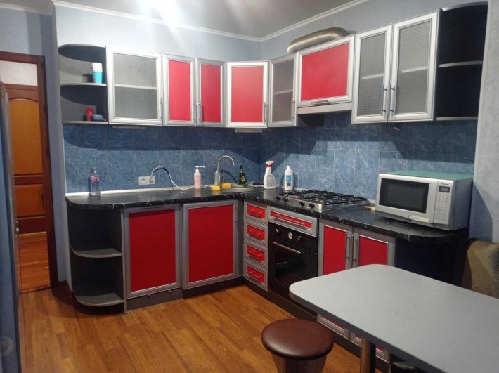 сдам в аренду трехкомнатную квартиру, ул. Тбилисская - фото 1