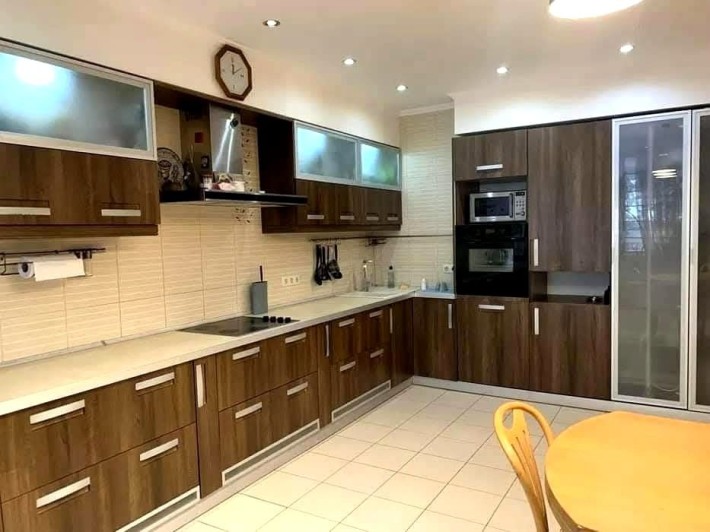 Сдам длит 3-х комн квартиру в ЖК,, Синая птица,, Обоснованный пер. - фото 1