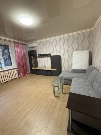 Сдаю 2 к квартиру с ремонтом , ул.Адмиральская , сталинка - фото 1