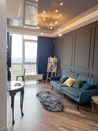 Сдам длит стильную 3-х комн квартиру в 22 Жемчужине ул Болгарская бл ц - фото 1