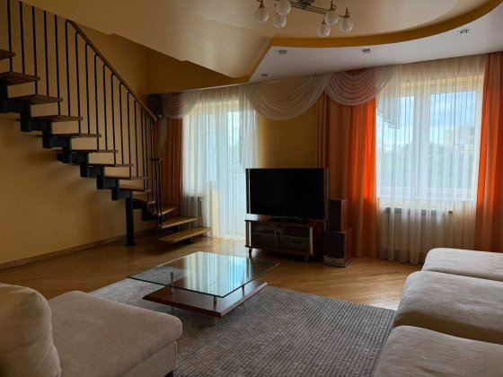 3к. Довгострокова оренда, м. Львів, вул. М. Рильського, 93 кв.м. Львов