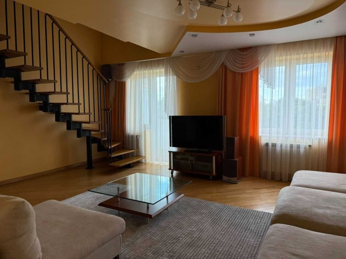 3к. Довгострокова оренда, м. Львів, вул. М. Рильського, 93 кв.м. - фото 1