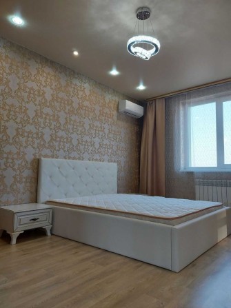 Сдам отличную 2-х комнатную квартиру 55 м2 , Новострой в Центре! - фото 1