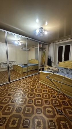 Слам двухкомнатную в центре - фото 1