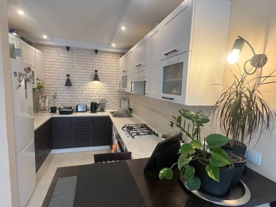 1-но вул.МАЛОГОЛОСКІВСЬКА (бічна пр.Чорновола) 46кв.м. 18 000грн. Львов