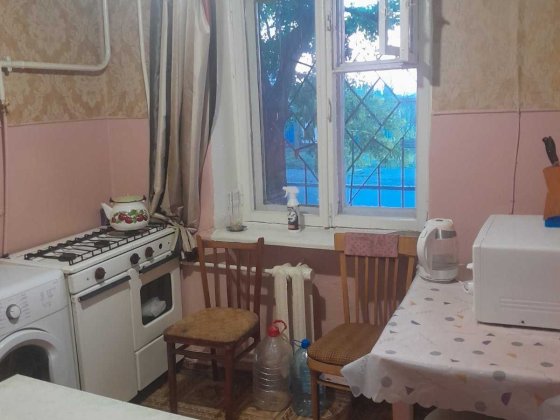 Здається 1 кімн кв вул Бузніка,поруч стадіон Евіс 1 поверх все є Миколаїв