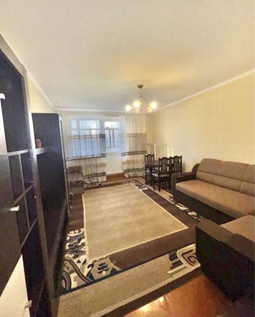 СДАМ 1 ком квартира Балкон ЗАСТЕКЛЕН Супер район 3 жтаж - фото 1