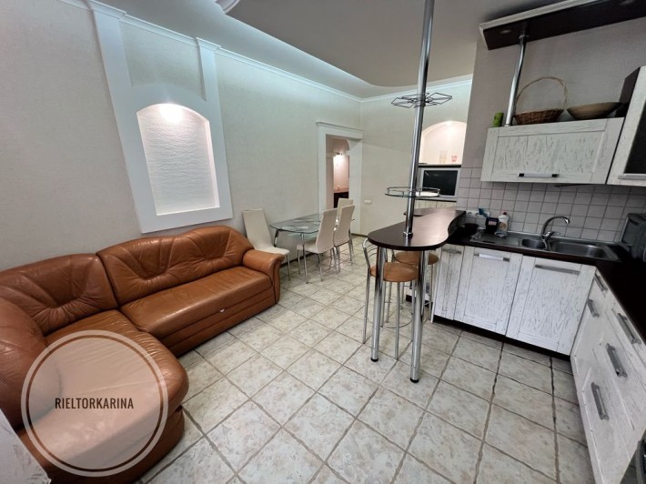 Оренда 3к квартири Соборна/Спаська з індивід.опаленням на 3 поверсі - фото 1