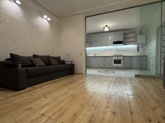 Успенская.Можно с животными.Газ плита,колонка.Бесплатное паркоместо. Одеса