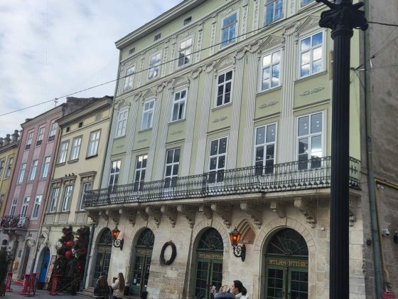 Оренда 2 суміжні кімнати вул. площа Ринок Львів