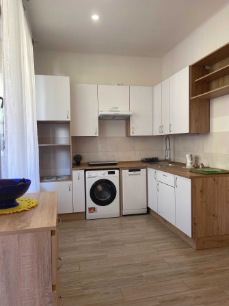 Сдам кухню студию и спальню (евродвушка) в центре города! Евроремонт! - фото 1