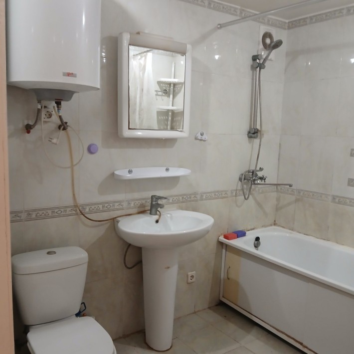 Сдам на первом 1 ком КВ с балконом и кондиционером - фото 1