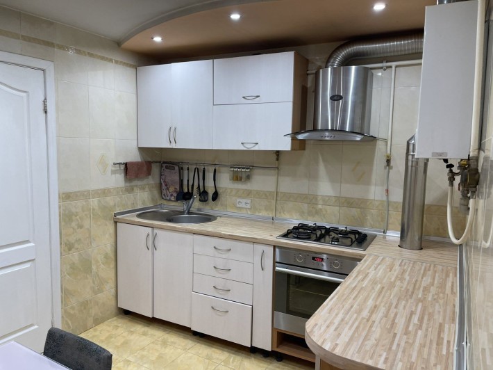 Сдам 2х ком квартиру Самый центр - фото 1