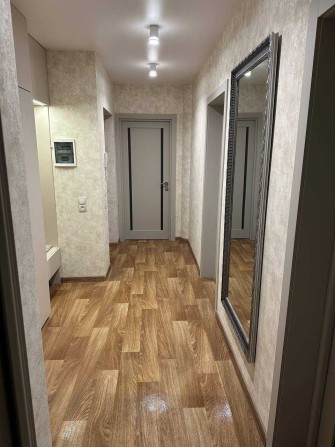 Надам в оренду 2-кімнатну квартиру зі свіжим ремонтом та технікою - фото 1